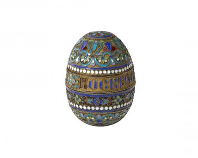 Découvrez l’histoire de l’orfèvrerie russe ancienne : argent impérial, émaux russes, Fabergé, Ovchinnikov, Khlebnikov, samovars, oeuf, boite, icône. Expertise et estimation en ligne de vos objets anciens.