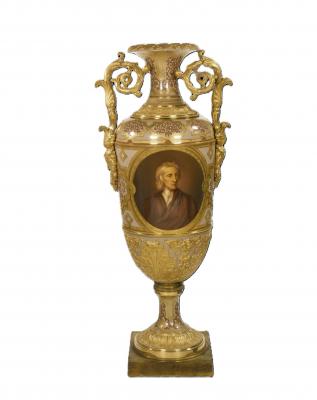 Estimation oeuf de Pâques, service impérial russe, vase en porcelaine de la manufacture de Saint-Pétersbourg. Expertise, estimation et vente aux enchères