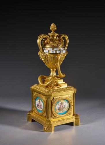 MOBILIER & OBJETS D'ART - Estimation gratuite mobilier et objets d'art, pendule, meuble d'époque estampillé, vase, miroir, porcelaine. Expertise et ventes aux enchères mobilier et objets d'art