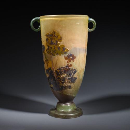 ART NOUVEAU - Estimation gratuite de vase Gallé, Daum, Lalique, Majorelle, meuble, lampe, miroir et bijou, verrerie Art Nouveau. Expertise et ventes aux enchères Art Nouveau