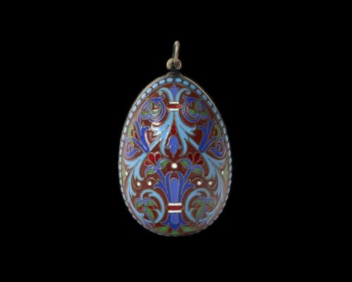 Résultat de vente d'un oeuf de Pâques de Gratchev en argent et émail cloisonné. Commissaire-priseur à Paris, vente à l'Hôtel Drouot
