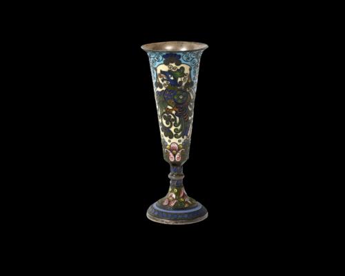Résultat de ventes d'une coupe en argent et émail cloisonné à décor d'oiseaux fantastiques. Commissaire-priseur à Paris, vente à l'Hôtel Drouot